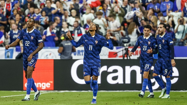 Ảnh bài viết Olise áp sát kỷ lục sút phạt lịch sử của Zidane ở tuyển Pháp