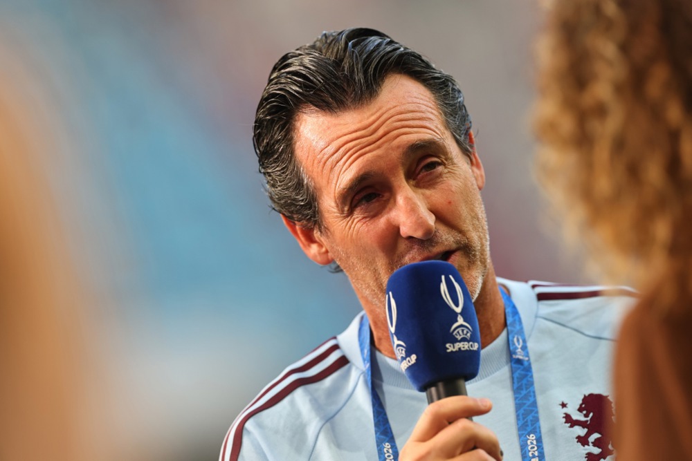 HLV Unai Emery &aacute;m chỉ nhiều CLB đang thổi phồng ng&acirc;n s&aacute;ch. Ảnh: EPA/Anna Szilagyi.
