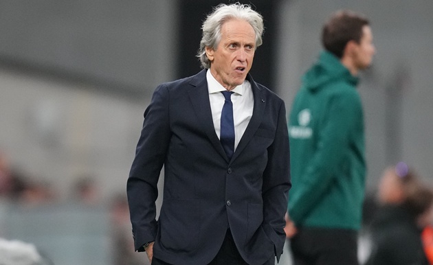 Jorge Jesus to&aacute;t ra uy quyền trước Ronaldo. (Ảnh: EPA Images)