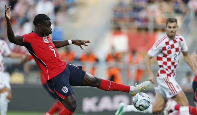 Bukayo Saka – 9/10: Anh thi đấu bùng nổ bên hành lang phải và ghi dấu ấn đậm nét với cú đúp ở phút 45 và 68. Lối chơi trực diện cùng khả năng dứt điểm sắc bén của cầu thủ này là điểm sáng trên hàng công, liên tục đặt hàng thủ Croatia vào tình trạng báo động đỏ. Ảnh: EPA/ANTONIO BAT

Anthony Gordon – 8/10: Anh ghi tên lên bảng điện tử ở phút 39 sau đường dọn cỗ từ Jarell Quansah. Tốc độ của chân chạy cánh này là thứ vũ khí lợi hại ở các tình huống chuyển đổi trạng thái, khiến hậu vệ Josip Stanisic có một ngày làm việc vô cùng vất vả. Ảnh: EPA/ANTONIO BAT

Harry Kane – 9/10: Thủ quân tuyển Anh thể hiện đẳng cấp lĩnh xướng với cú đúp đầy thuyết phục. Không chỉ hoàn thành xuất sắc nhiệm vụ săn bàn, khả năng lùi sâu làm tường và giữ bóng của anh cũng cực kỳ ấn tượng. Ảnh: EPA/ANTONIO BAT