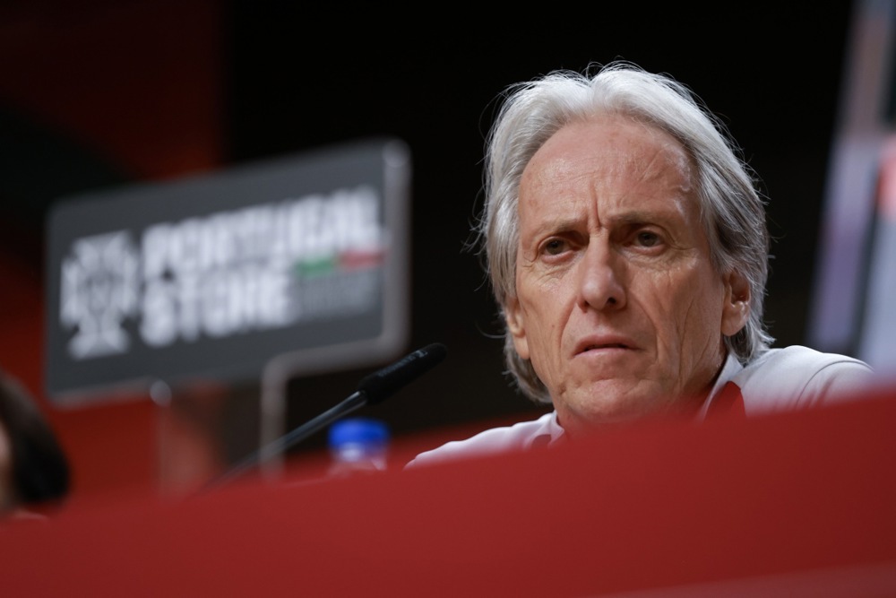 Jorge Jesus sẵn s&agrave;ng gặp Ronaldo. Ảnh: EPA.
