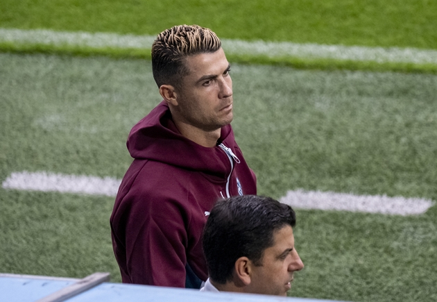 Vụ l&ugrave;m x&ugrave;m giữa Ronaldo v&agrave; HLV Bồ Đ&agrave;o Nha vẫn chưa đi đến hồi kết. Ảnh: EPA