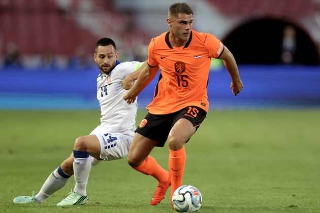 Micky Van de Ven vẫn kịp trở lại đấu Man United? Ảnh: EPA