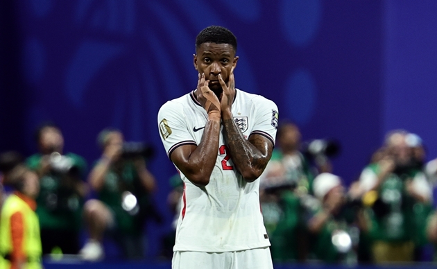 Ảnh bài viết Ezri Konsa dính chấn thương, sớm rời tuyển Anh về Arsenal