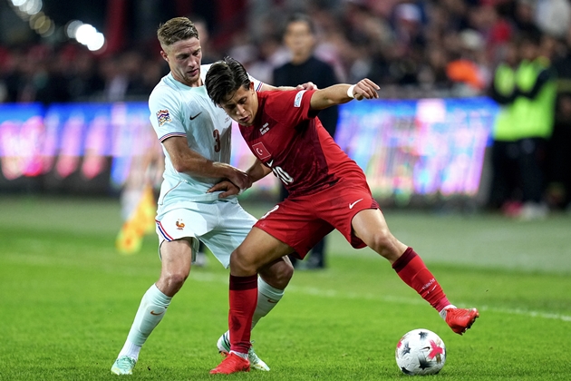 Ảnh bài viết Truffert vá lành cánh trái tuyển Pháp cho Zidane