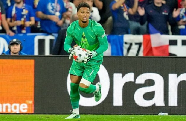 Guillaume Restes - 6: Cho thấy khả năng chơi chân tốt. Đổ người cản phá cú sút của Lukaku ở phút 11. Không thể làm gì trong bàn thua. Ảnh: Alex Gottschalk/DeFodi Images/DeFodi via Getty Images.

Jules Kounde - 5: Nỗ lực tạo cơ hội cùng Dembele ở cánh. Thi đấu rất chắc chắn trong hiệp hai khi đeo băng đội trưởng. Ảnh: EPA.

Leny Yoro - 6: Tích cực dâng cao tấn công ở cánh phải. Cảnh giác trước Lukaku. Sự chủ động giúp anh thi đấu nổi bật. Ảnh: EPA.

Maxence Lacroix - 5: Thi đấu chắc chắn ở đầu trận. Sau đó mắc một số lỗi khi kèm Lukaku. Màn trình diễn nhìn chung ở mức trung bình. Ảnh: Alex Gottschalk/DeFodi Images/DeFodi via Getty Images.

Andy Diouf - 5: Tự tin dâng cao bên cánh trái và rê bóng tốt. Tuy nhiên, anh lùi về không đủ nhanh trong bàn thắng của Lukebakio. Ảnh: EPA.

Eduardo Camavinga - 7: Tiền vệ xuất sắc nhất trận. Thu hồi bóng 8 lần, chạm bóng 89 lần, thi đấu rất thuyết phục. Ảnh: Xavier Laine/Getty Images.

Manu Kone - 6: Thi đấu xông xáo, hỗ trợ tấn công tốt. Đạt tỉ lệ chuyền chính xác 45/46 nhưng đôi khi còn thiếu mạo hiểm. Ảnh: Alex Gottschalk/DeFodi Images/DeFodi via Getty Images.

Maghnes Akliouche - 4: Xử lý chậm, thiếu tốc độ khi đi bóng. Thi đấu mờ nhạt và để mất bóng tới 13 lần. Ảnh: Antonio Borga/Eurasia Sport Images/Getty Images.

Bradley Barcola - 6: Tích cực đi bóng, dâng cao và hỗ trợ phòng ngự. Bỏ lỡ cơ hội đối mặt ở góc hẹp. Thi đấu rất nỗ lực. Ảnh: EPA.

Ousmane Dembele - 4: Sút kém và mất bóng 22 lần. Liên tục bị phong tỏa, chỉ thành công 1/6 lần rê bóng. Ảnh: EPA.

Esteban Lepaul - 3: Nhịp độ chậm, chạm bóng hỏng và tranh chấp kém. Bỏ lỡ vài cơ hội. Chỉ có 22 lần chạm bóng cả trận. Ảnh: Xavier Laine/Getty Images.