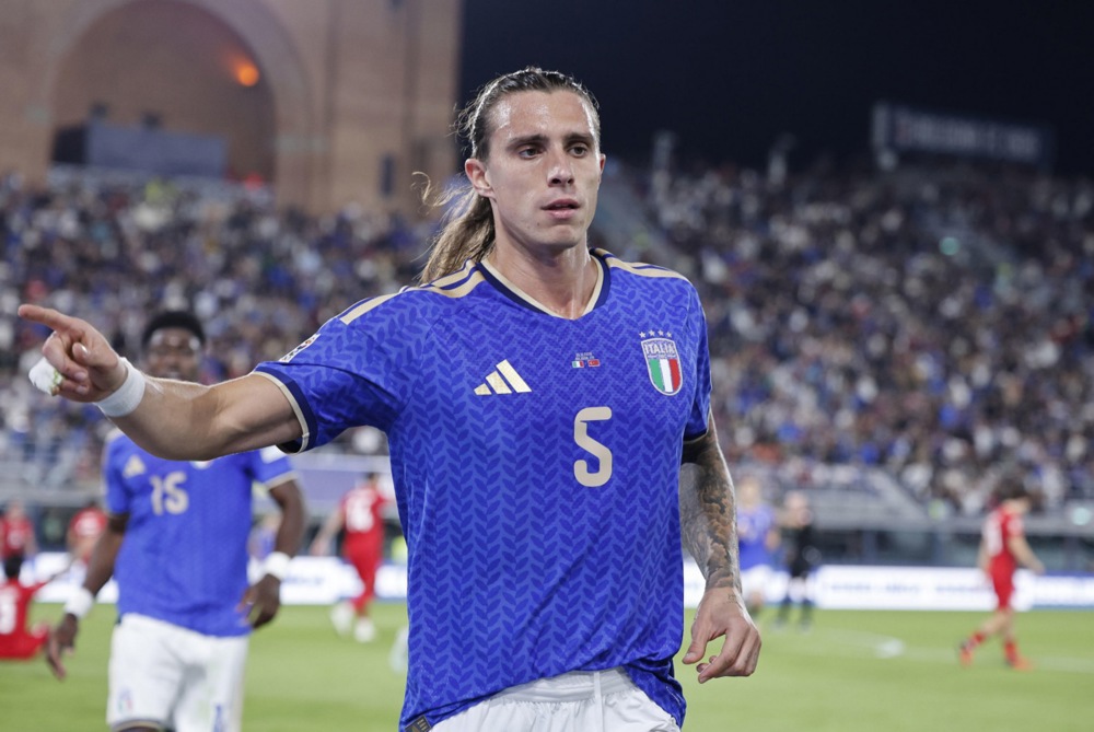 Ảnh bài viết Calafiori tri ân Bonucci sau bàn thắng lịch sử
