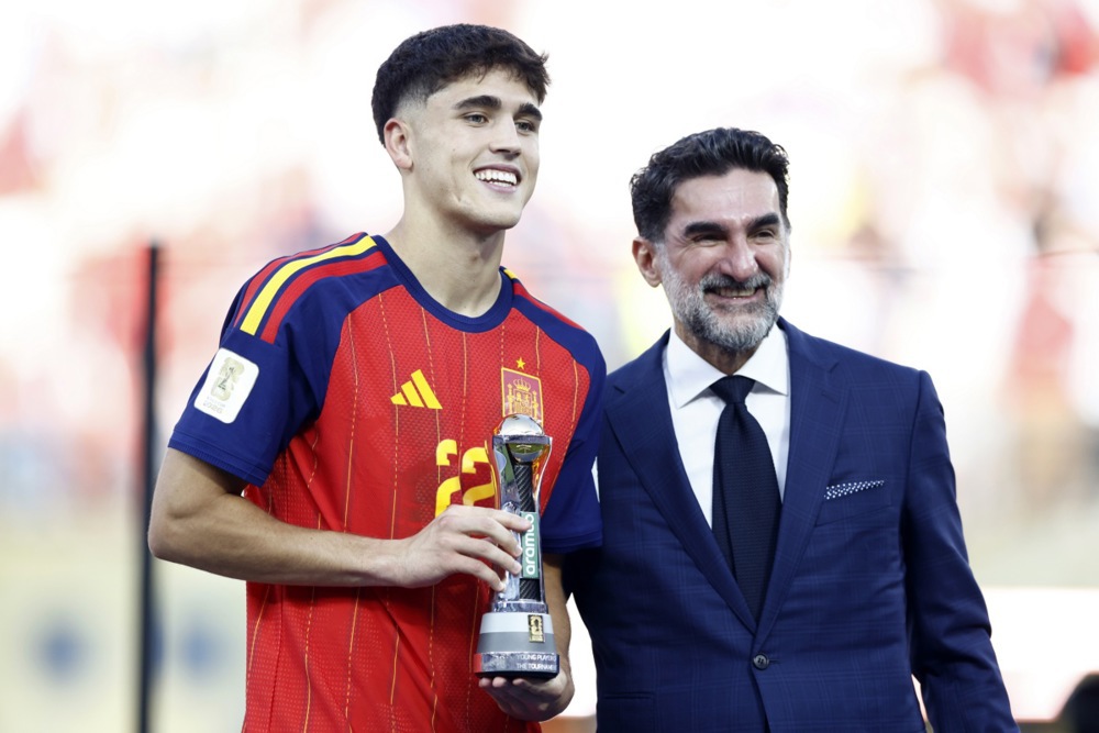 Pau Cubarsi là ứng cử viên số 1 cho giải thưởng Golden Boy 2026. Ảnh: EPA.