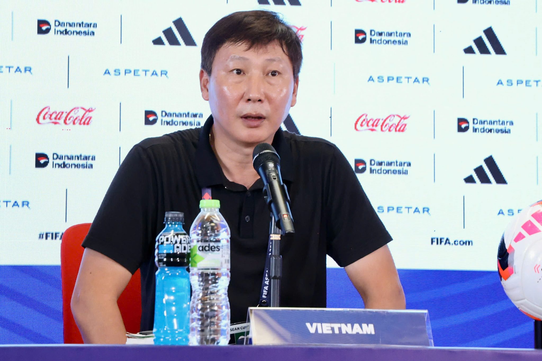 Ảnh bài viết VFF bàn với HLV Kim cách dùng sao nhập tịch hậu FIFA ASEAN Cup
