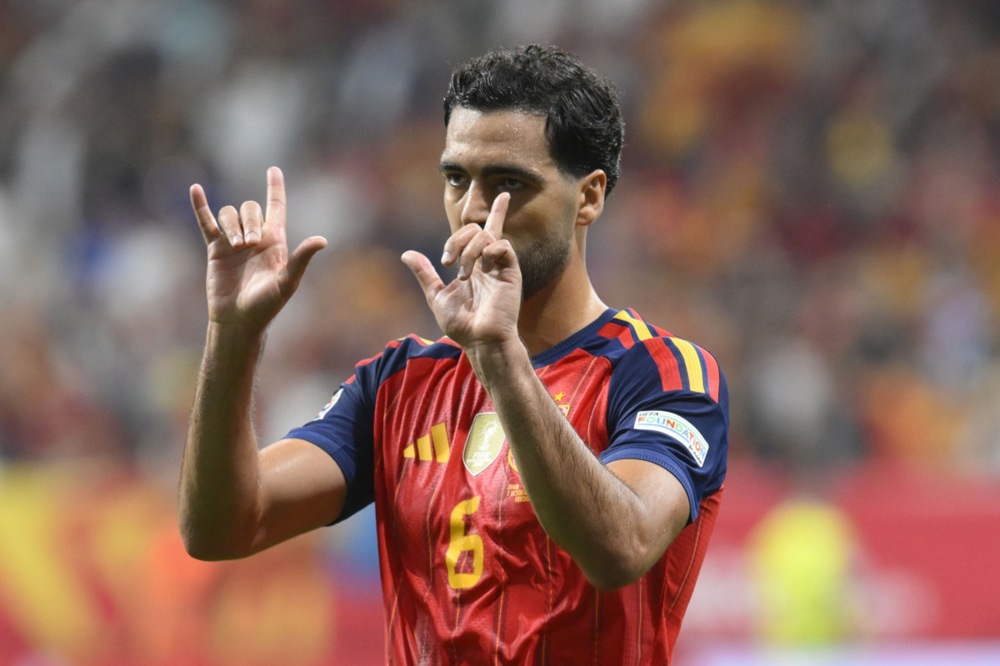 Mikel Merino vừa tỏa sáng trong màu áo tuyển Tây Ban Nha. Ảnh: EPA/Eloy Alonso.