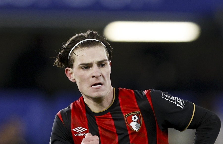 Alex Scott được liên kết chuyển nhượng đến Chelsea. Ảnh: EPA/David Cliff.