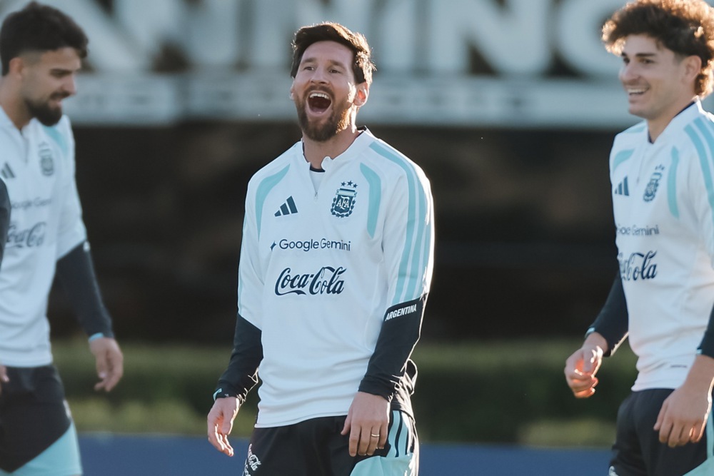 Messi chuẩn bị c&oacute; trận cuối cho Argentina. Ảnh: EPA.