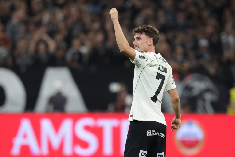 Breno Bidon lọt mắt xanh Arsenal. Ảnh: EPA.