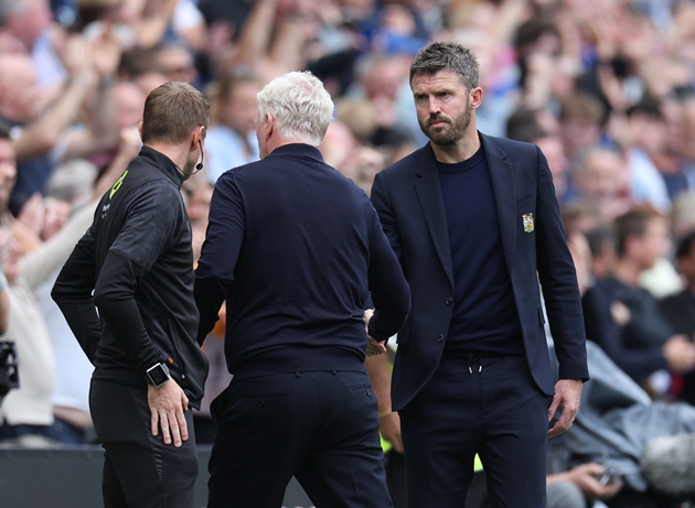 Michael Carrick vẫn được tin tưởng sau chuỗi khởi đầu m&ugrave;a giải mờ nhạt. Ảnh: EPA
