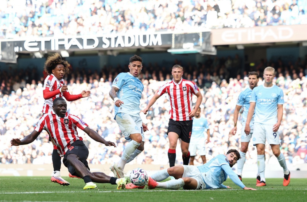 Sự ổn định mới là chìa khóa để Man City hay bất kỳ ứng viên nào khác mơ đến ngôi vương. Ảnh: EPA.