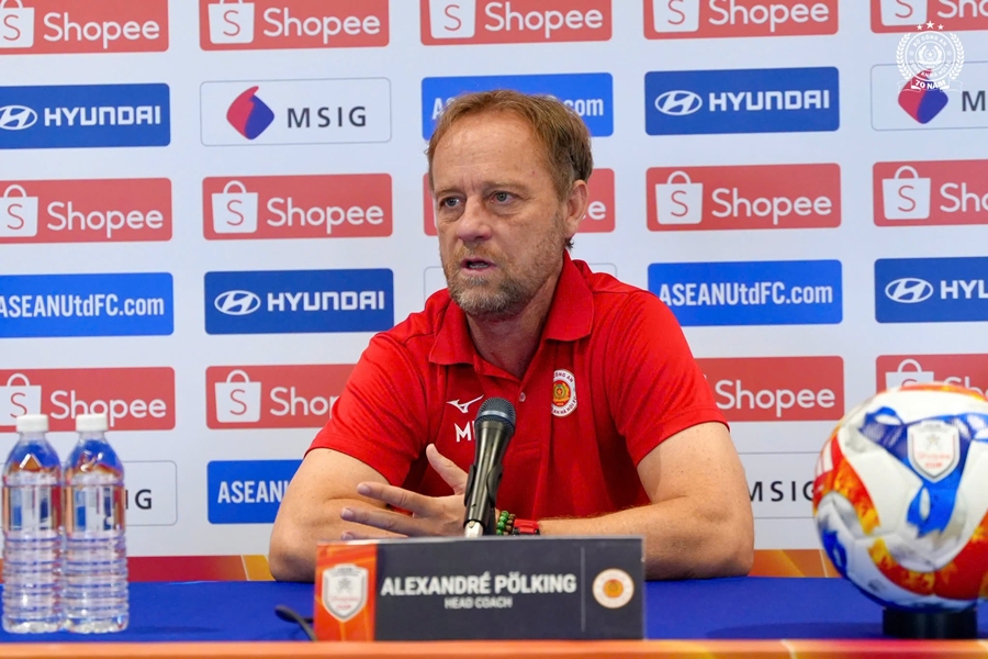 HLV Alexandre Polking đặt mục tiêu chiến thắng cho CAHN trước trận gặp Lion City Sailors FC. Ảnh: CAHN FC.