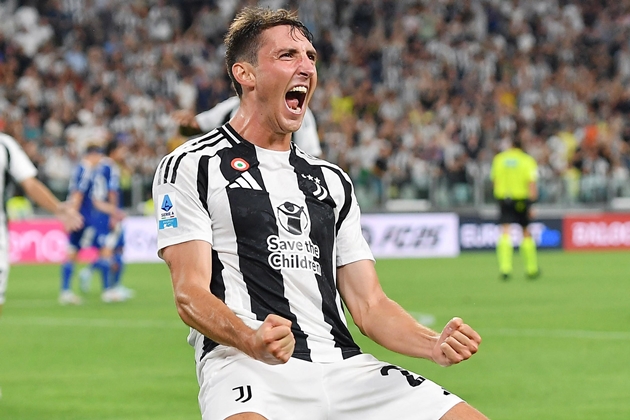 Andrea Cambiaso nằm trong tầm ngắm của Arsenal. Ảnh: EPA/ALESSANDRO DI MARCO