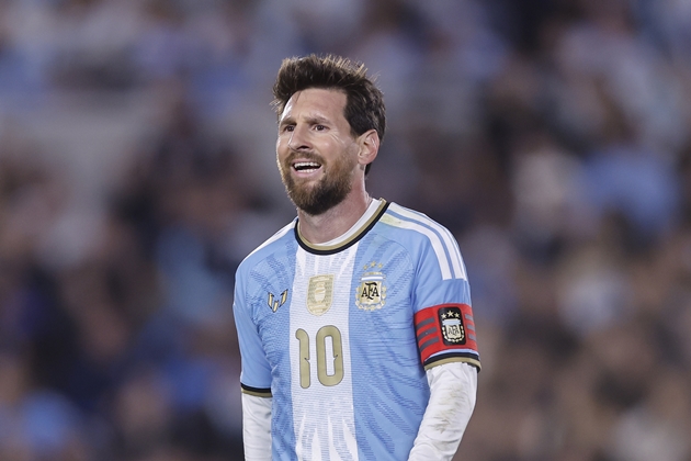 Lionel Messi chính thức rời tuyển Argentina sau trận đấu với Bernin. Ảnh: EPA/Juan Ignacio Roncoroni