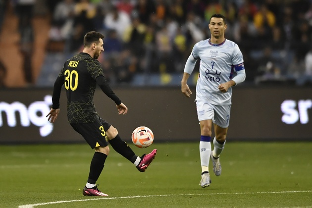 Ronaldo tôn trọng Messi dù cả hai không ít lần đối đầu trên sân cỏ. Ảnh: EPA