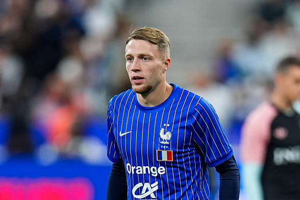 Ảnh bài viết Tin đồn chuyển nhượng sáng 8/10: MU tranh mua Adrien Truffert; Arsenal gia hạn với Martin Odegaard