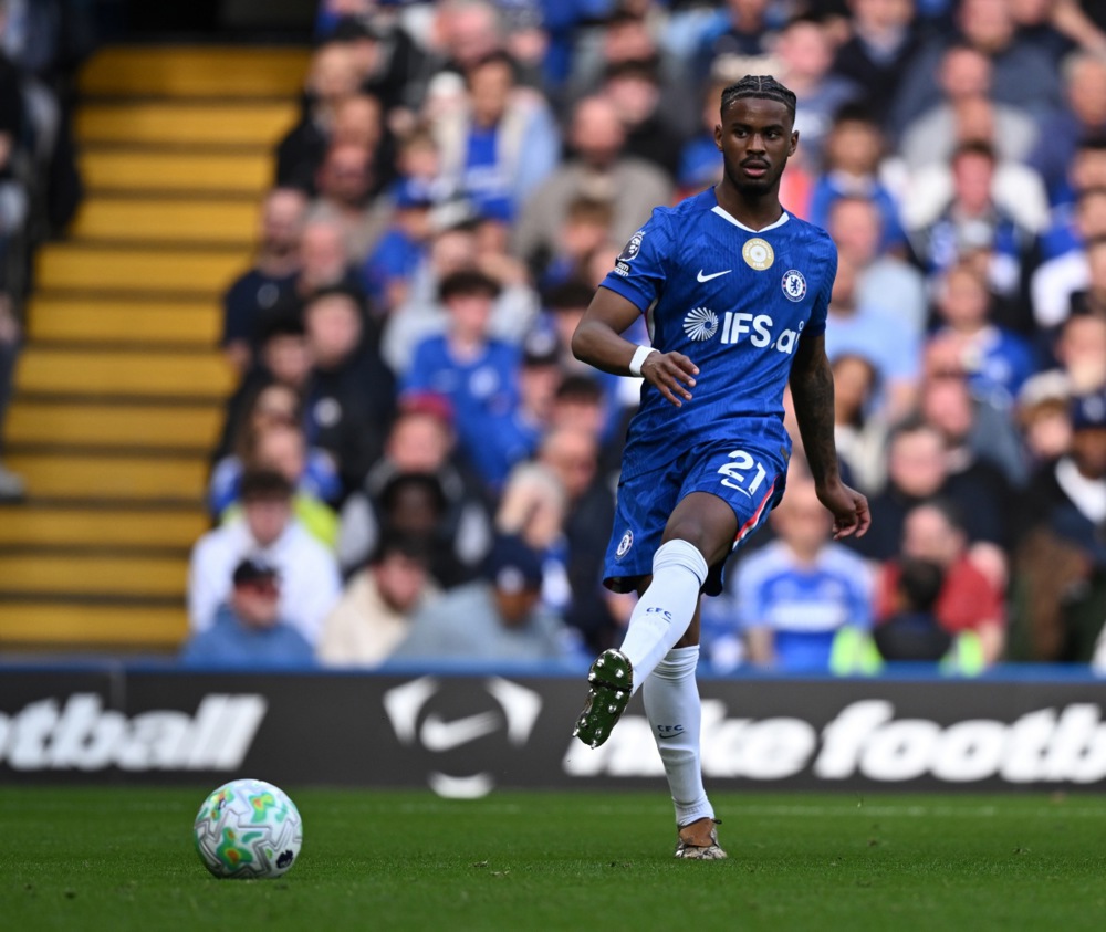 Jorrel Hato thăng tiến vượt bậc trong màu áo Chelsea. Ảnh: EPA/Daniel Hambury.