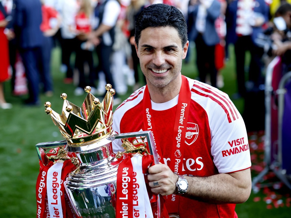 HLV Mikel Arteta đ&atilde; gi&uacute;p Arsenal v&ocirc; địch Ngoại hạng Anh m&ugrave;a 2025/26. Ảnh: EPA/Tolga Akmen.