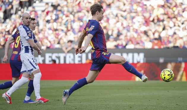 Ảnh bài viết Rodri, Pedri và Bernal đe dọa suất đá chính của De Jong ở Barca