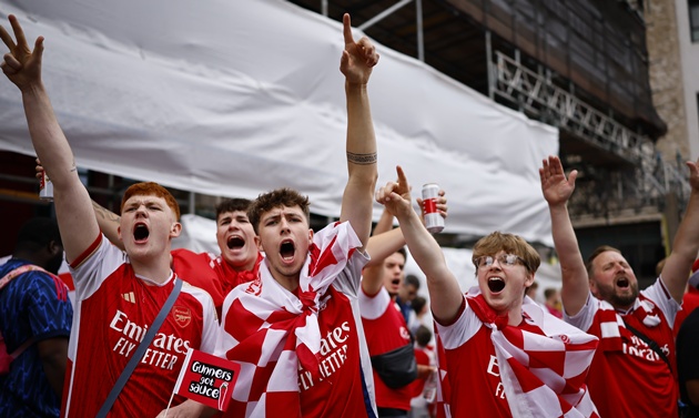 Ảnh bài viết CĐV Arsenal đối mặt hỗn loạn vì ga tàu điện ngầm bị sụt lún