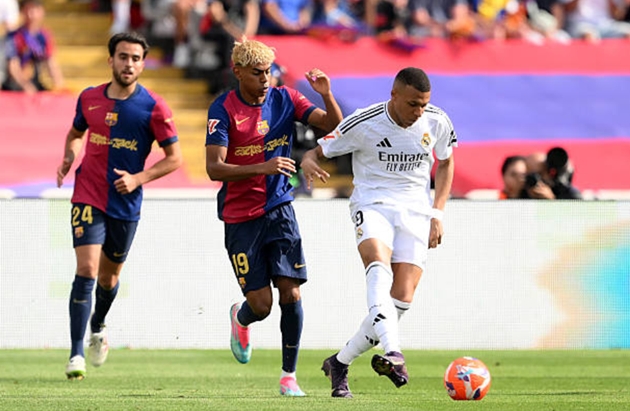 Real Madrid giải b&agrave;i to&aacute;n mang t&ecirc;n Barcelona ra sao? Ảnh: 