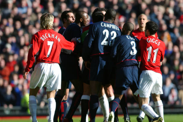 Manchester United và Arsenal mở ra cuộc đua quyền lực nước Anh. (Ảnh: Neal Simpson/EMPICS/Getty Images)