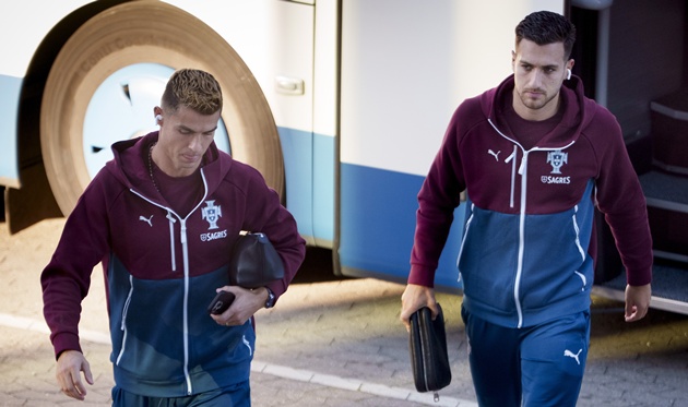 Việc Ronaldo rời ĐT Bồ Đào Nha đang gây tranh cãi. (Ảnh: EPA Images)