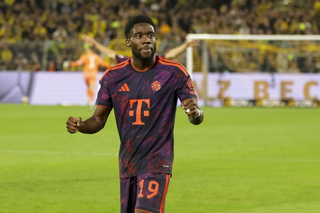 Ảnh bài viết Bốn ông lớn Ngoại hạng Anh theo sát Alphonso Davies