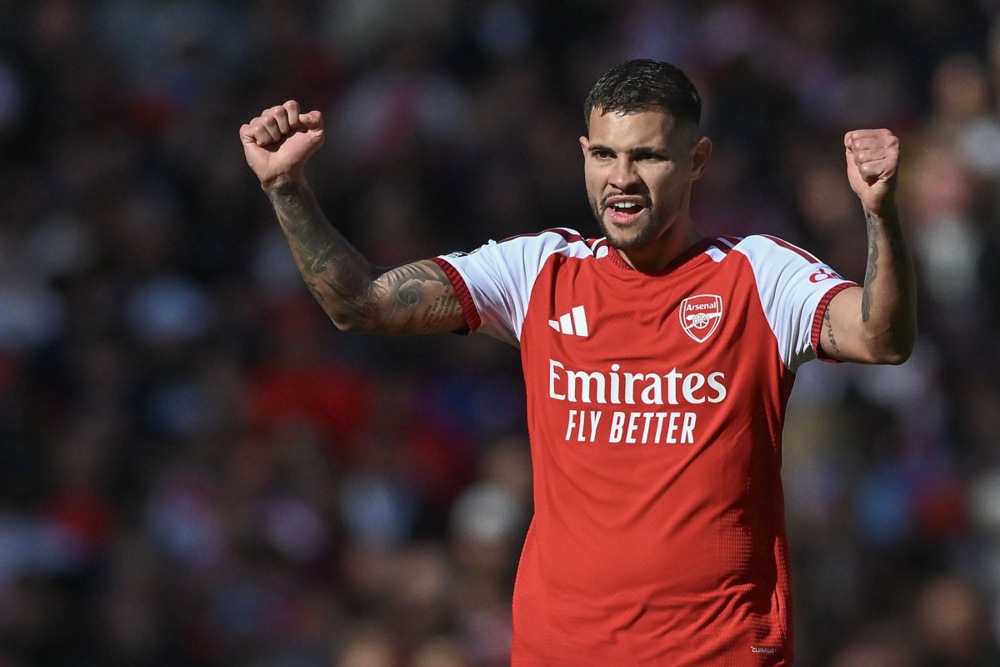 Bruno Guimaraes ghi bàn quyết định, giúp Arsenal giành trọn 3 điểm trước Leeds United. Ảnh: EPA.