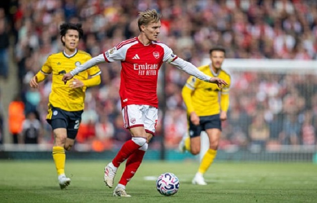 Martin Odegaard (6.7): Màn thể hiện dưới kỳ vọng dù vừa thi đấu thăng hoa ở tuyển. Dù vậy, đội trưởng Arsenal đã chơi khởi sắc hơn đáng kể trong 30 phút cuối. Ảnh: Sebastian Frej/MB Media/Getty Images.

Noni Madueke (7.4): Được đá chính thay Eze và mang đến sự trực diện cần thiết. Tốc độ của anh gây nhiều khó khăn cho Leeds, dù khâu xử lý cuối chưa hoàn hảo. Ảnh: EPA.

Kai Havertz (6.6): Thi đấu dưới sức sau khi vừa hồi phục chấn thương ở tuyển Đức. Tiền đạo này gặp rất nhiều khó khăn trong việc tìm kiếm khoảng trống trên hàng công. Ảnh: Charlotte Wilson/Offside/Offside via Getty Images.