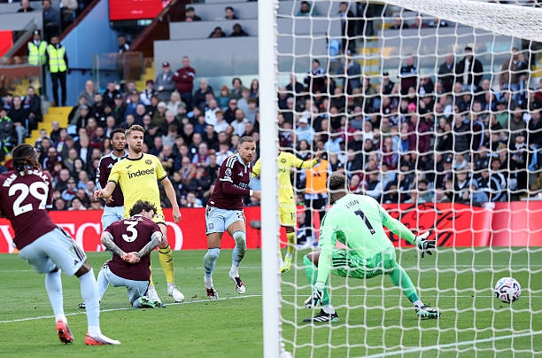 Ảnh bài viết Hàng thủ hớ hênh, Aston Villa tuột chiến thắng trước Brentford