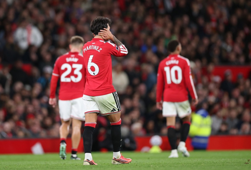 Man Utd đánh rơi chiến thắng khi để Tottenham gỡ hòa trong thời gian bù giờ. Ảnh: EPA/Adam Vaughan.