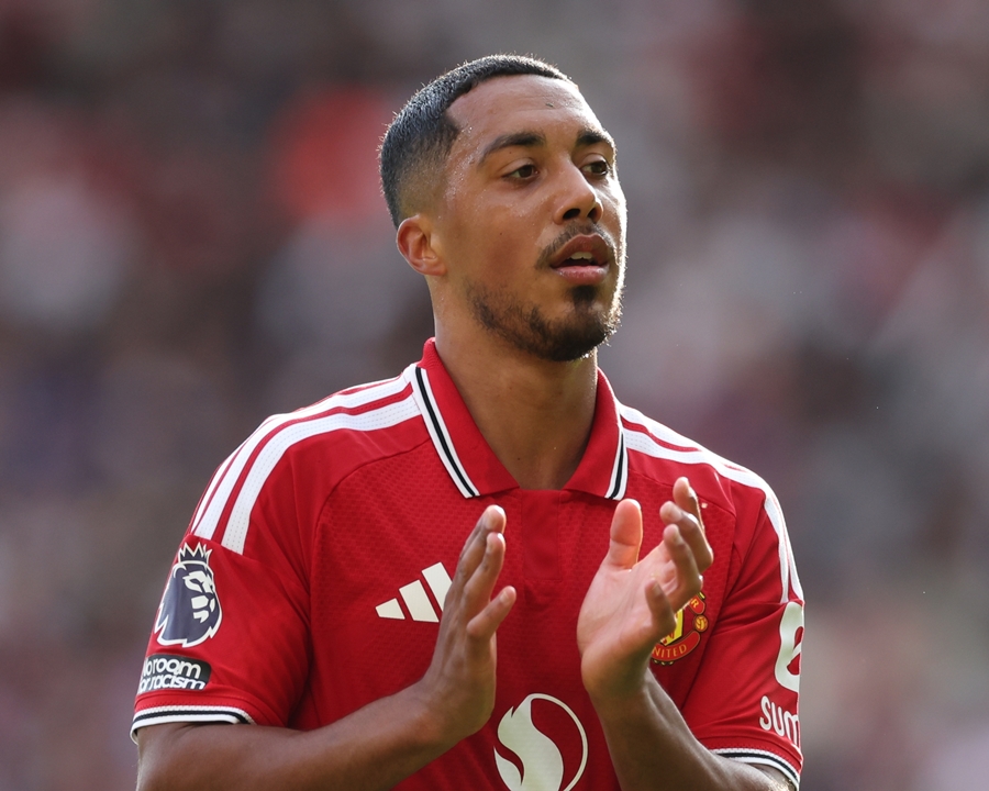 Youri Tielemans &ndash; 7:&nbsp;Xử l&yacute; b&oacute;ng chậm chạp v&agrave; thiếu thanh tho&aacute;t; cả hai tiền vệ trung t&acirc;m của United đều bị h&agrave;ng tiền vệ ba người của Tottenham &aacute;p đảo. Anh li&ecirc;n tục để mất b&oacute;ng v&agrave; kh&ocirc;ng tạo ra được dấu ấn n&agrave;o đ&aacute;ng kể cho c&aacute;c đồng đội. Ảnh: EPA/Adam Vaughan. Ảnh: EPA/Adam Vaughan.