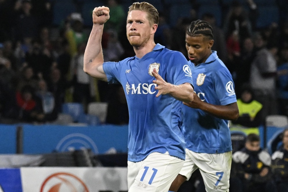 De Bruyne lập cú đúp cho Napoli. Ảnh: EPA.