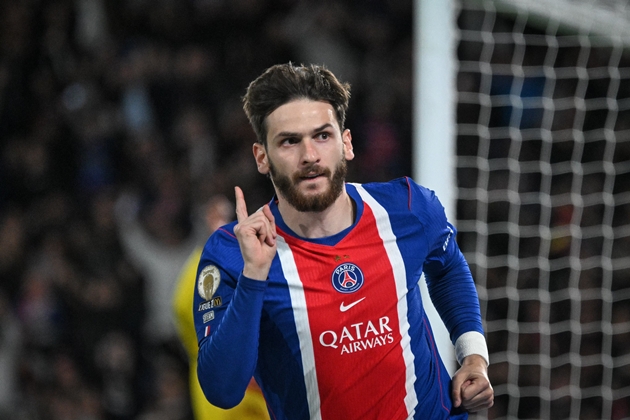 Ảnh bài viết Kvaratskhelia tỏa sáng, PSG ngược dòng hạ Le Mans