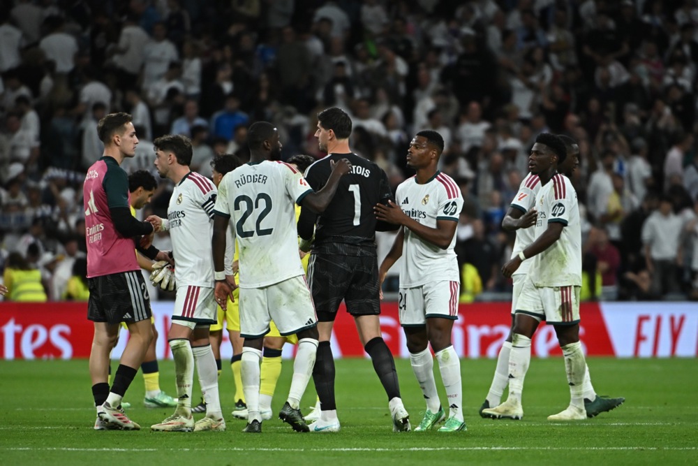 Ibrahima Konate: 7,5 điểm. Khả năng chuyền bóng đôi lúc thiếu chính xác, nhưng trung vệ này làm tốt nhiệm vụ phá bóng trước những quả tạt của đối phương. Ảnh: EPA.