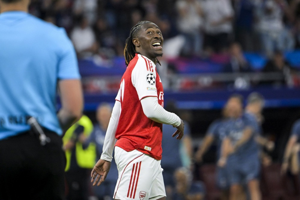Eze ngồi dự bị suốt 90 phút trước Leeds. Ảnh: EPA IMAGES.