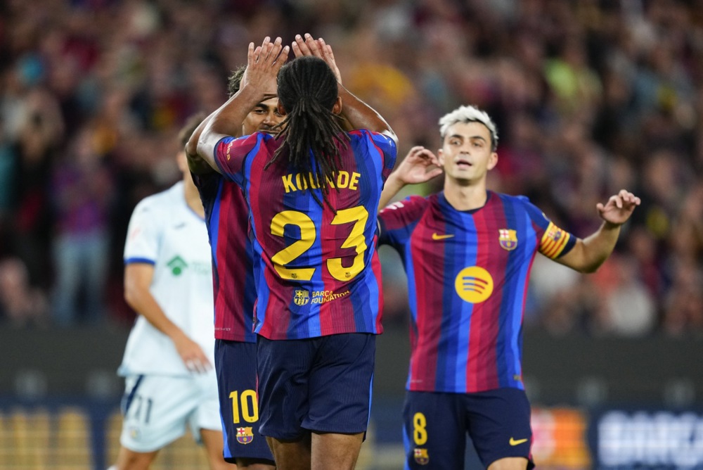Kounde đã nắm bắt cơ hội để tỏa sáng trong màu áo Barca. Ảnh: EPA.