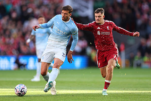 Trận đấu giữa Manchester City v&agrave; Liverpool diễn ra căng thẳng sau tiếng c&ograve;i khai cuộc.