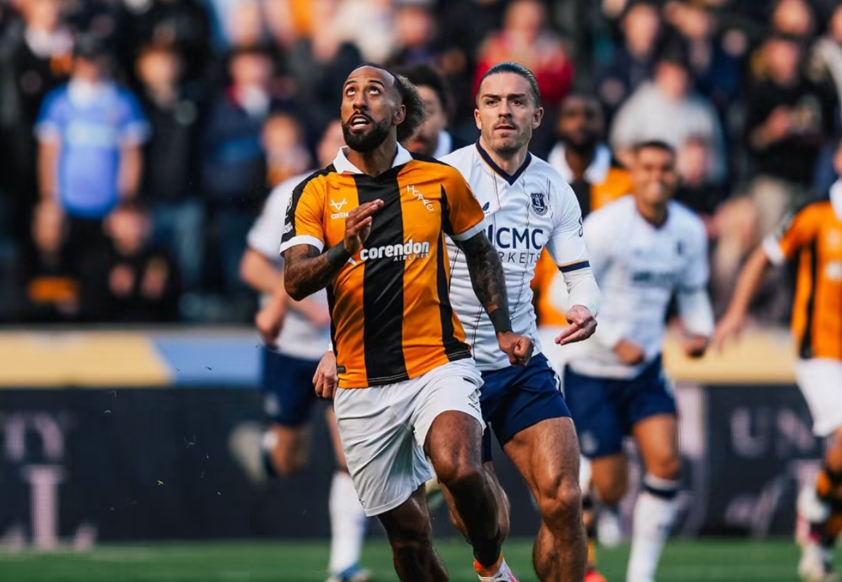 Cả hai đ&atilde; đội rượt đuổi tỷ số hấp dẫn. Ảnh: Hull City FC.