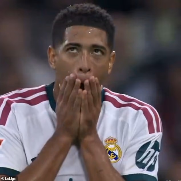 Bellingham thất vọng với quyết định của trọng tài. Ảnh: La Liga.