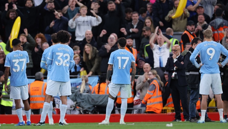 Ảnh bài viết Neville gọi tiếng la ó nhắm vào Man City là điều tàn nhẫn