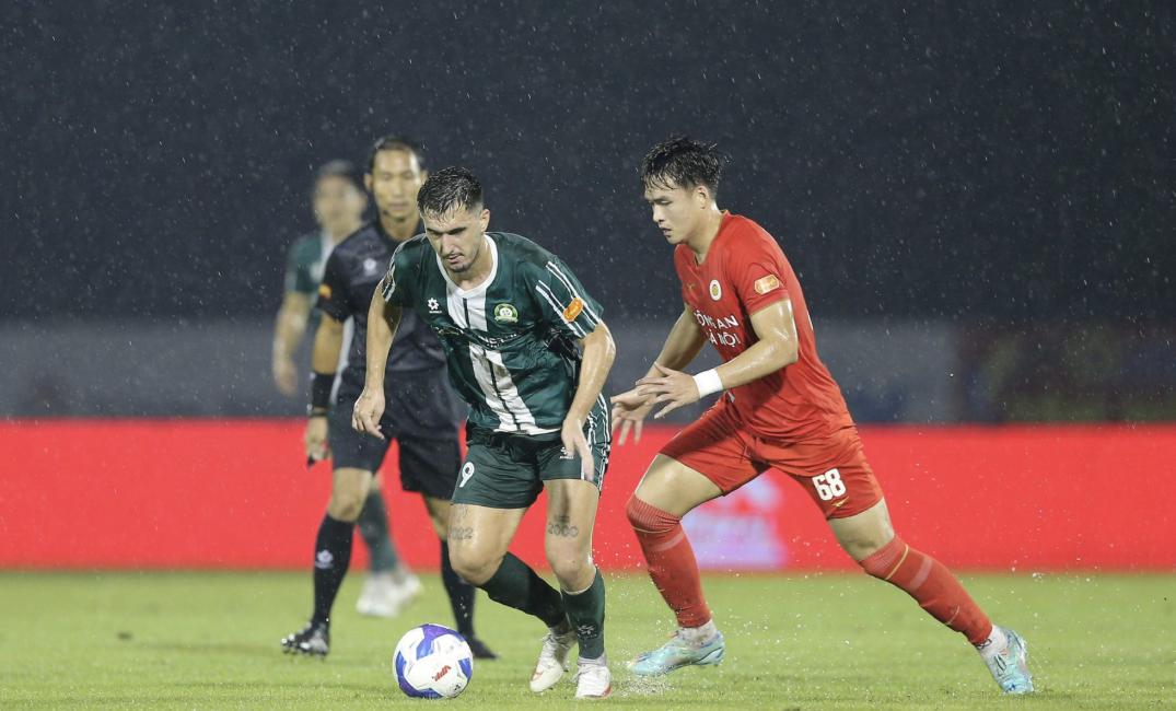 Cơ hội v&ocirc; địch V-League vẫn thuộc về những &ocirc;ng lớn như C&ocirc;ng an H&agrave; Nội. Ảnh: VPF