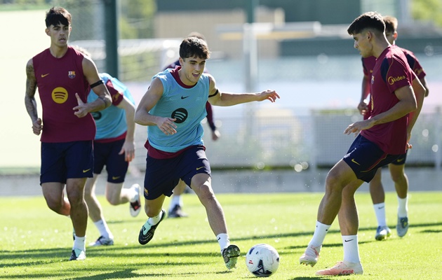 Bernal sắp gia hạn với Barca. (Ảnh: EPA Images)