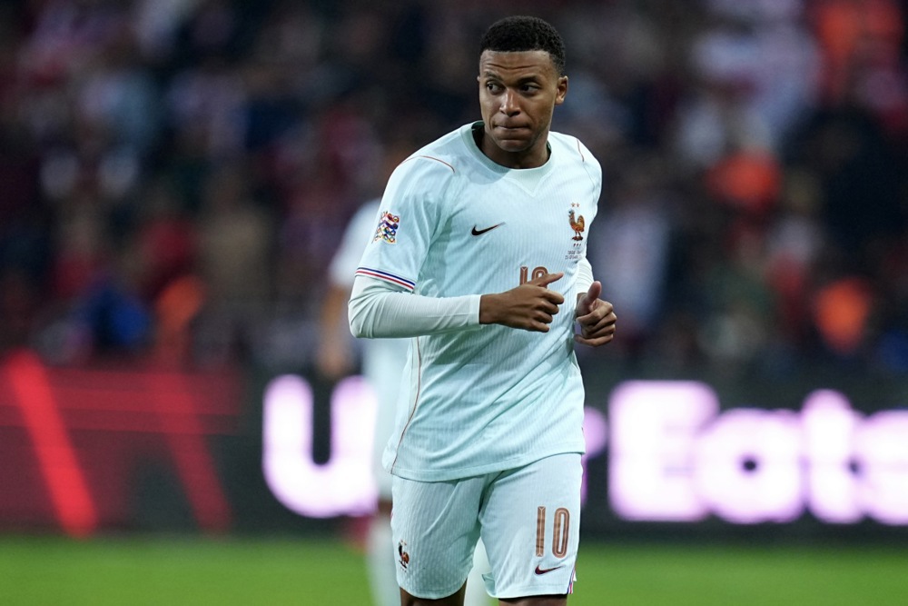Mbappe là ứng viên nặng ký ở cuộc đua Quả bóng vàng. Ảnh: EPA.