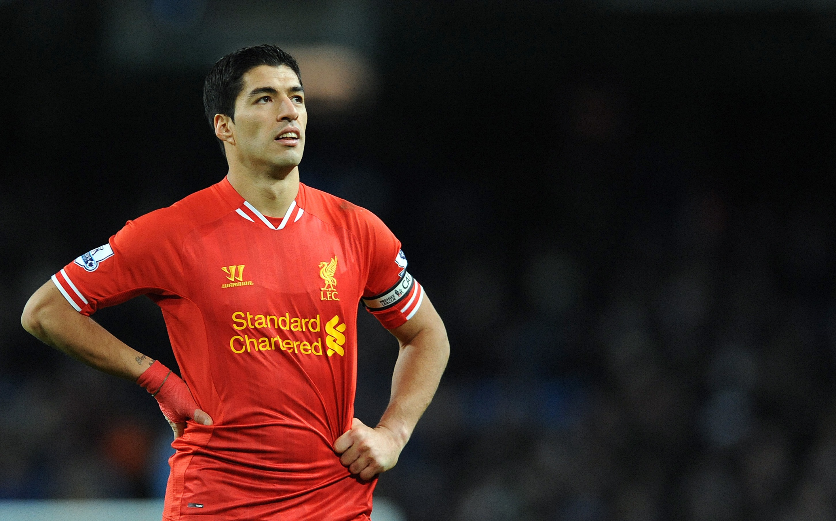 Suarez thắp s&aacute;ng giấc mơ v&ocirc; địch rồi rời Anfield trong tiếc nuối. (Ảnh: EPA Images)